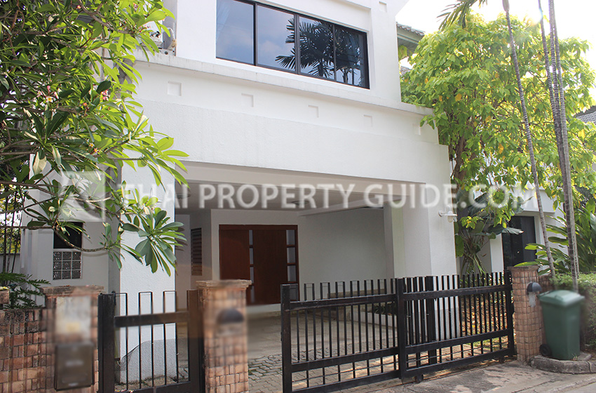 House with Private Pool in Nichada Thani 